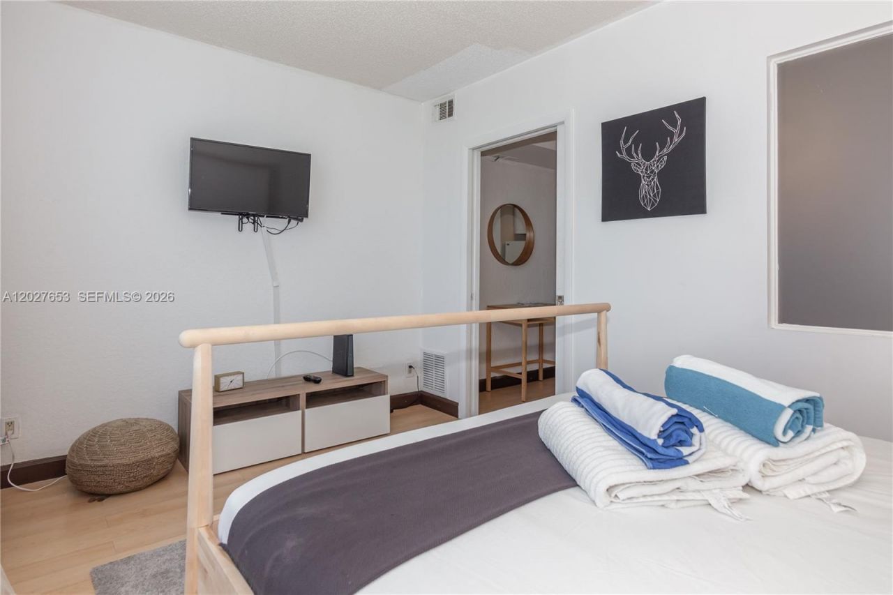 5445 Collins Ave, Unit 1105, Miami Beach, FL 33140 Photo
