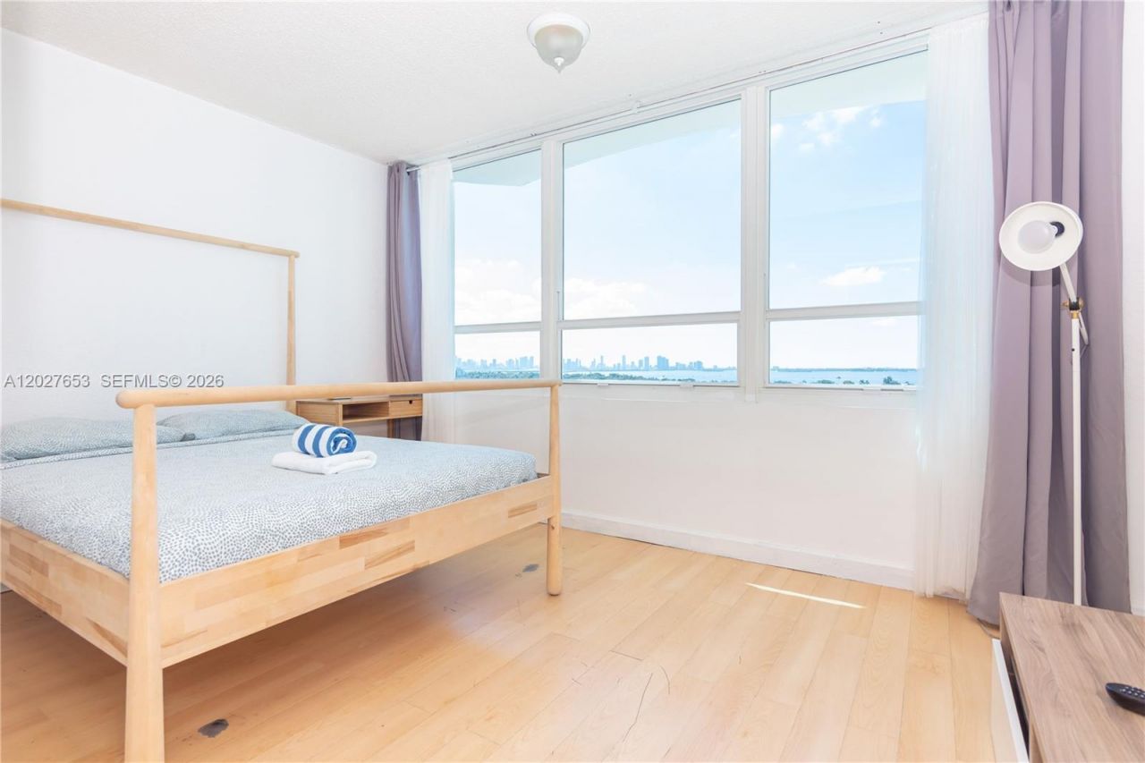 5445 Collins Ave, Unit 1105, Miami Beach, FL 33140 Photo