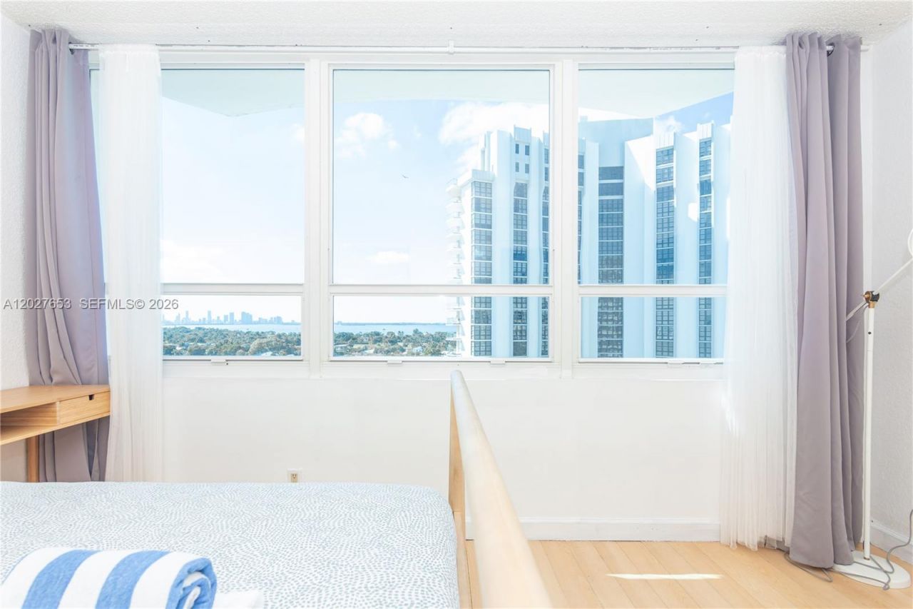 5445 Collins Ave, Unit 1105, Miami Beach, FL 33140 Photo