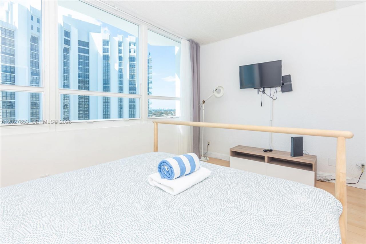 5445 Collins Ave, Unit 1105, Miami Beach, FL 33140 Photo