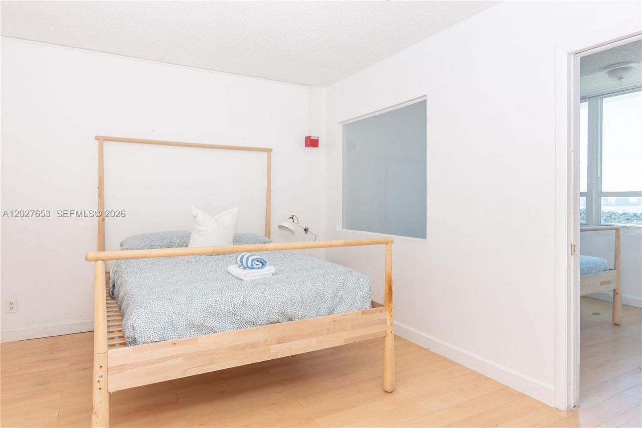 5445 Collins Ave, Unit 1105, Miami Beach, FL 33140 Photo