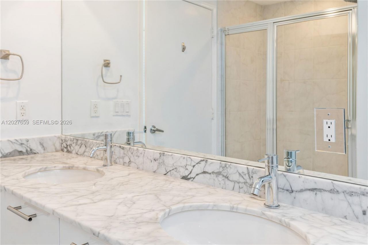 951 Brickell Ave , Unit 3706, Miami, FL 33131 Photo