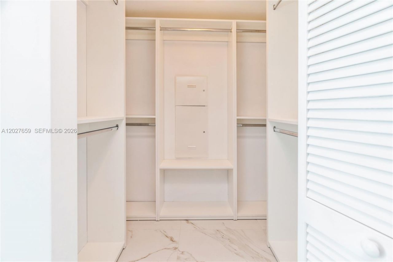 951 Brickell Ave , Unit 3706, Miami, FL 33131 Photo