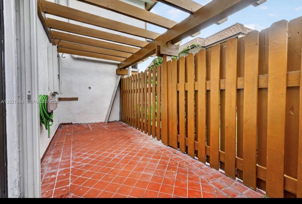 6885 NW 169th St , Unit 63A, Hialeah, FL 33015 Photo