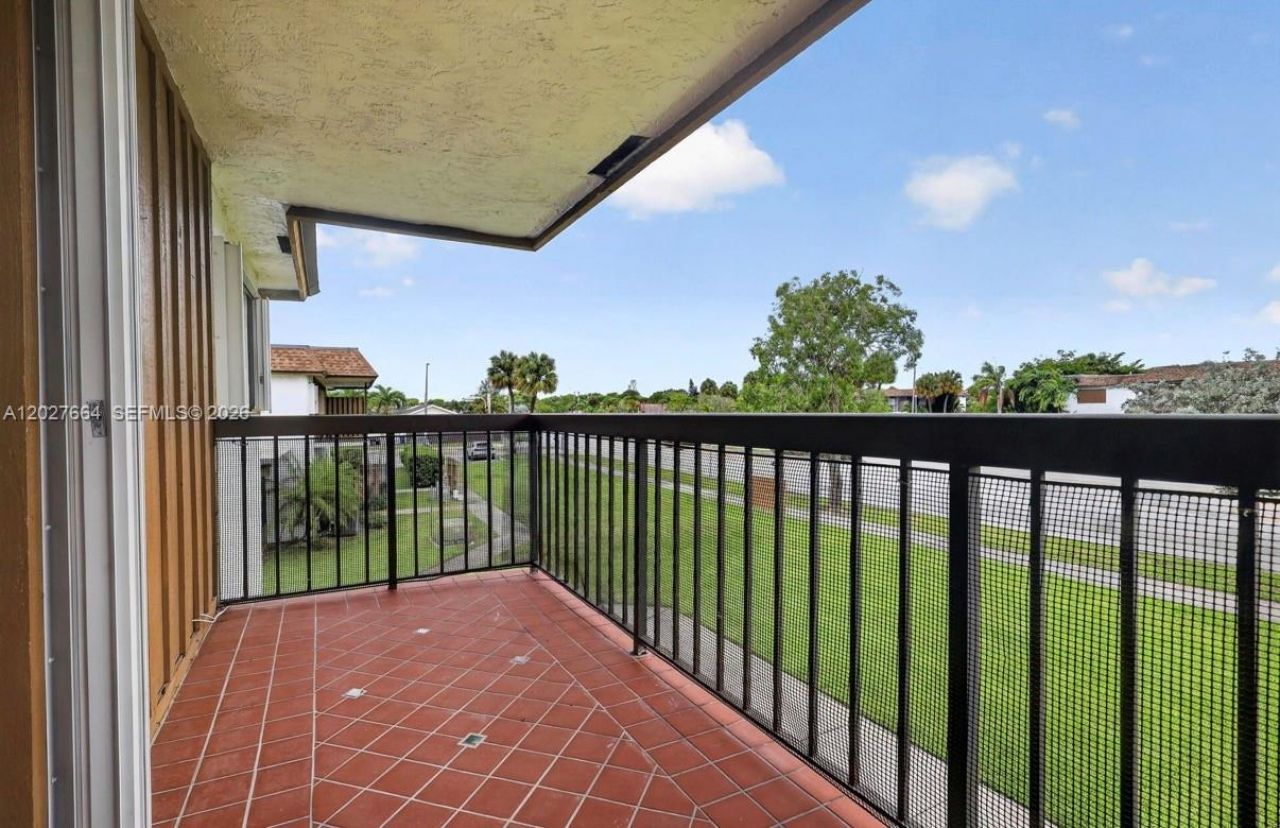 6885 NW 169th St , Unit 63A, Hialeah, FL 33015 Photo