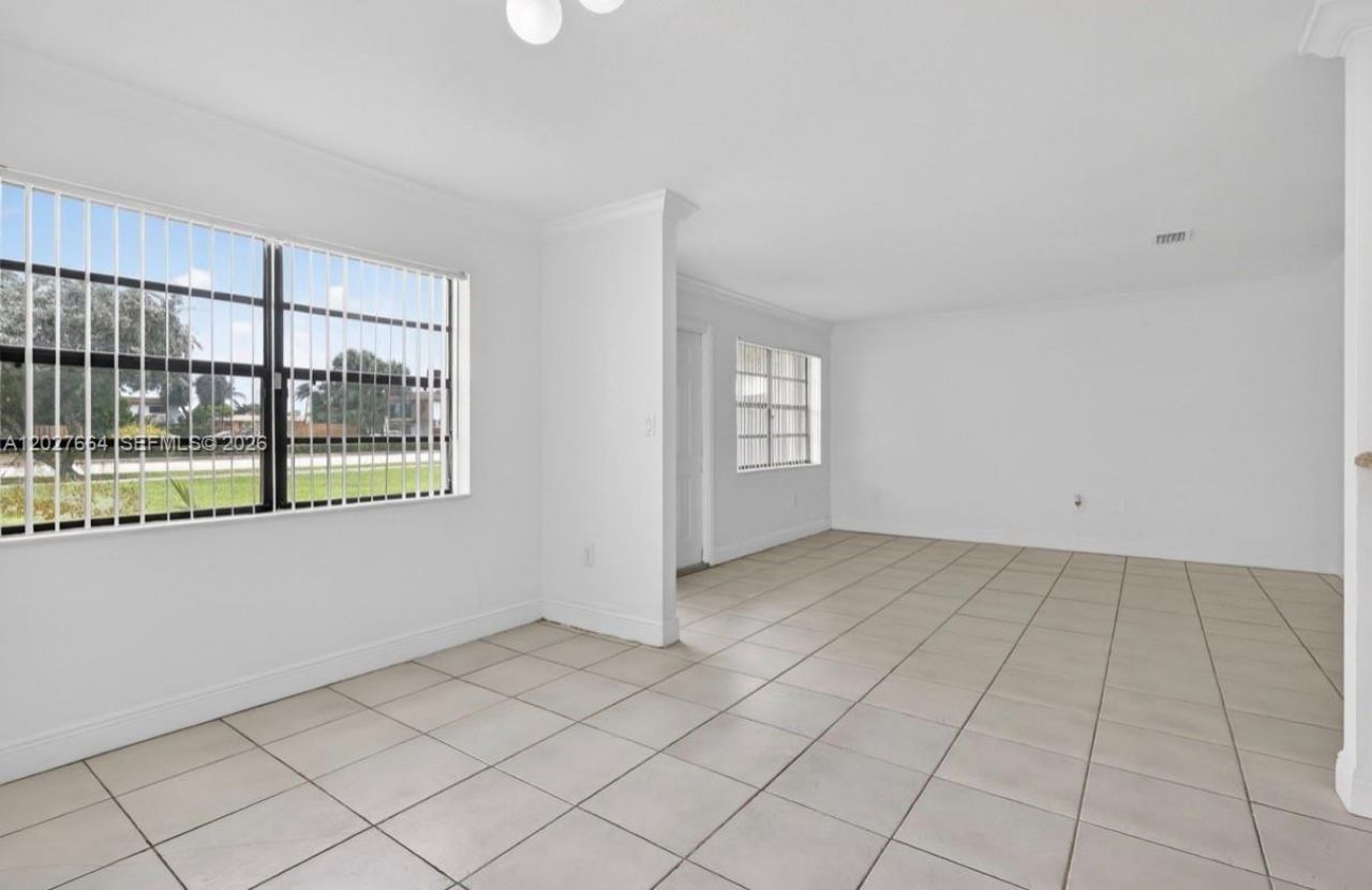 6885 NW 169th St , Unit 63A, Hialeah, FL 33015 Photo
