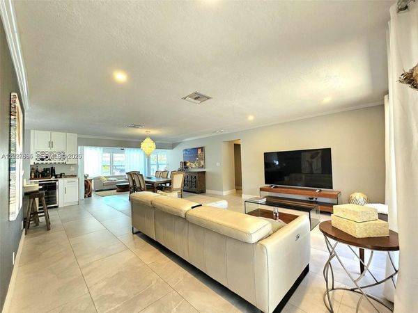 3602 NE 18th Ave , Oakland Park, FL 33334