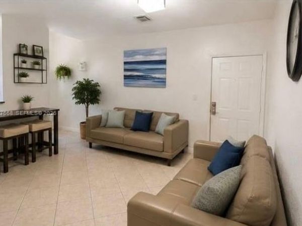 340 E 5th St , Unit 202, Hialeah, FL 33010
