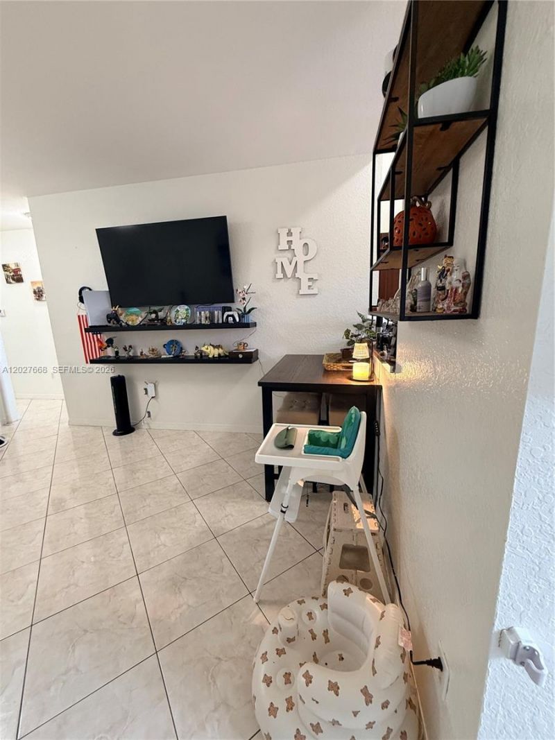 340 E 5th St , Unit 202, Hialeah, FL 33010 Photo