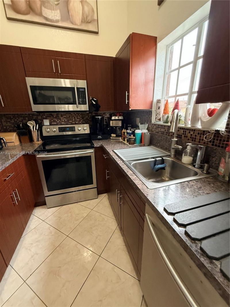 340 E 5th St , Unit 202, Hialeah, FL 33010 Photo