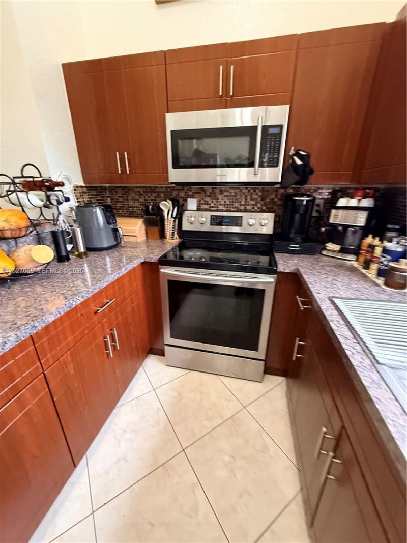 340 E 5th St , Unit 202, Hialeah, FL 33010 Photo