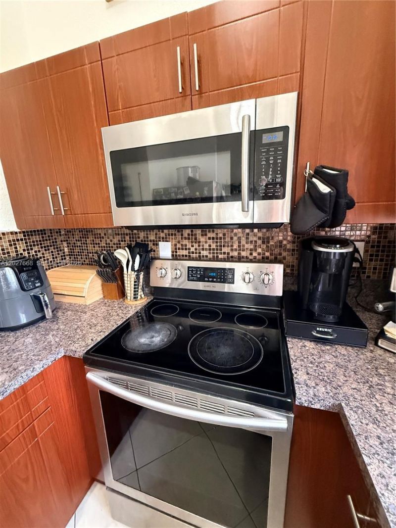 340 E 5th St , Unit 202, Hialeah, FL 33010 Photo