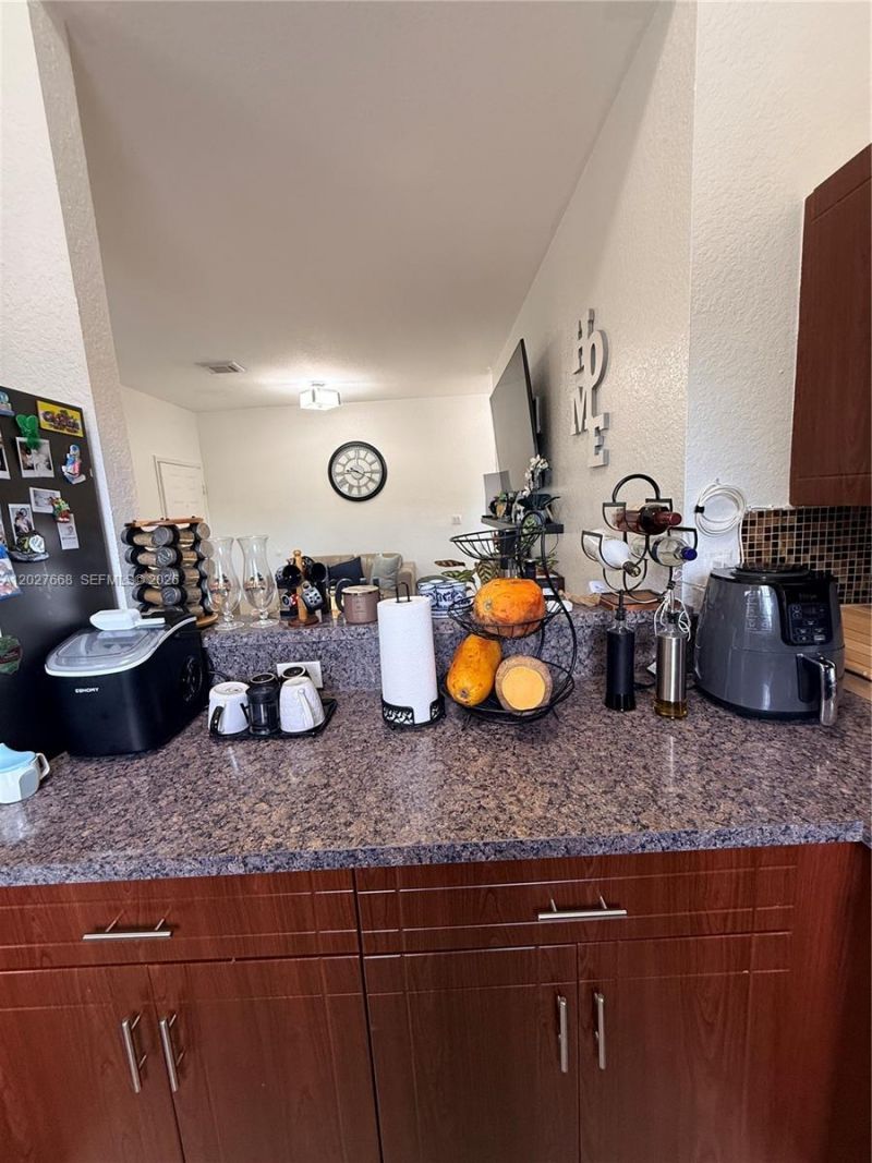 340 E 5th St , Unit 202, Hialeah, FL 33010 Photo