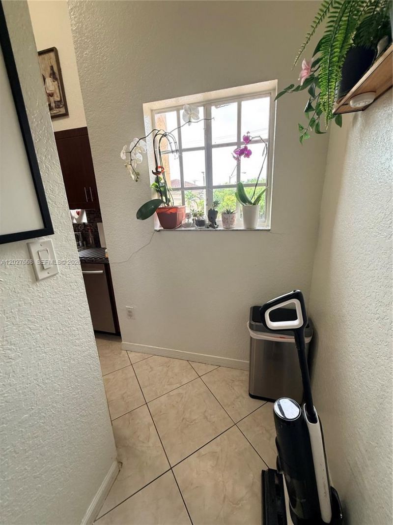 340 E 5th St , Unit 202, Hialeah, FL 33010 Photo