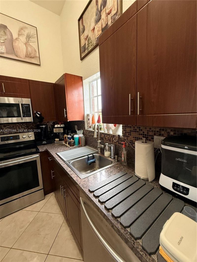 340 E 5th St , Unit 202, Hialeah, FL 33010 Photo