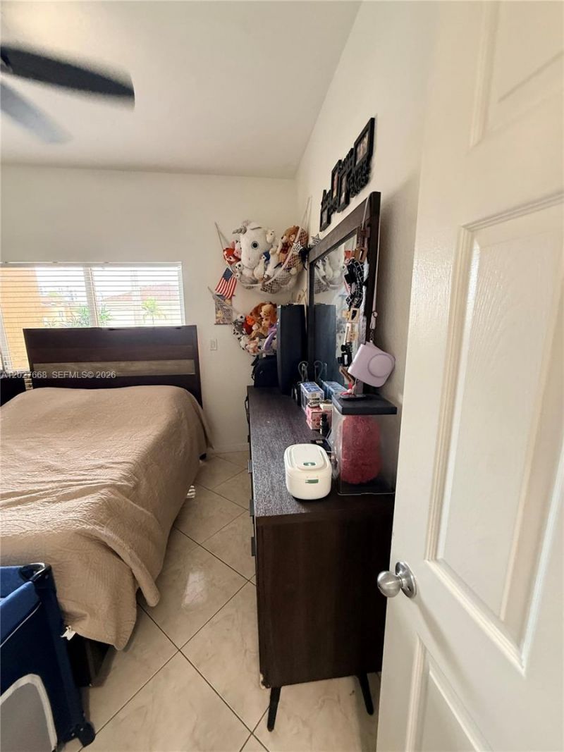 340 E 5th St , Unit 202, Hialeah, FL 33010 Photo