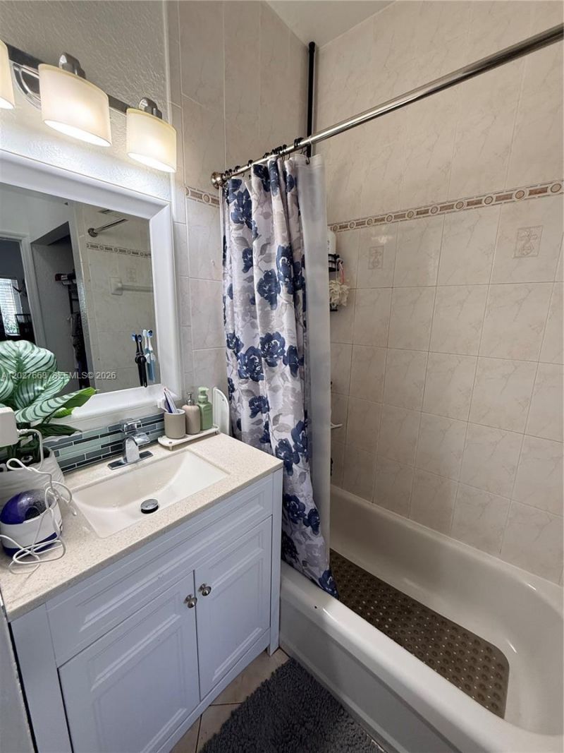 340 E 5th St , Unit 202, Hialeah, FL 33010 Photo