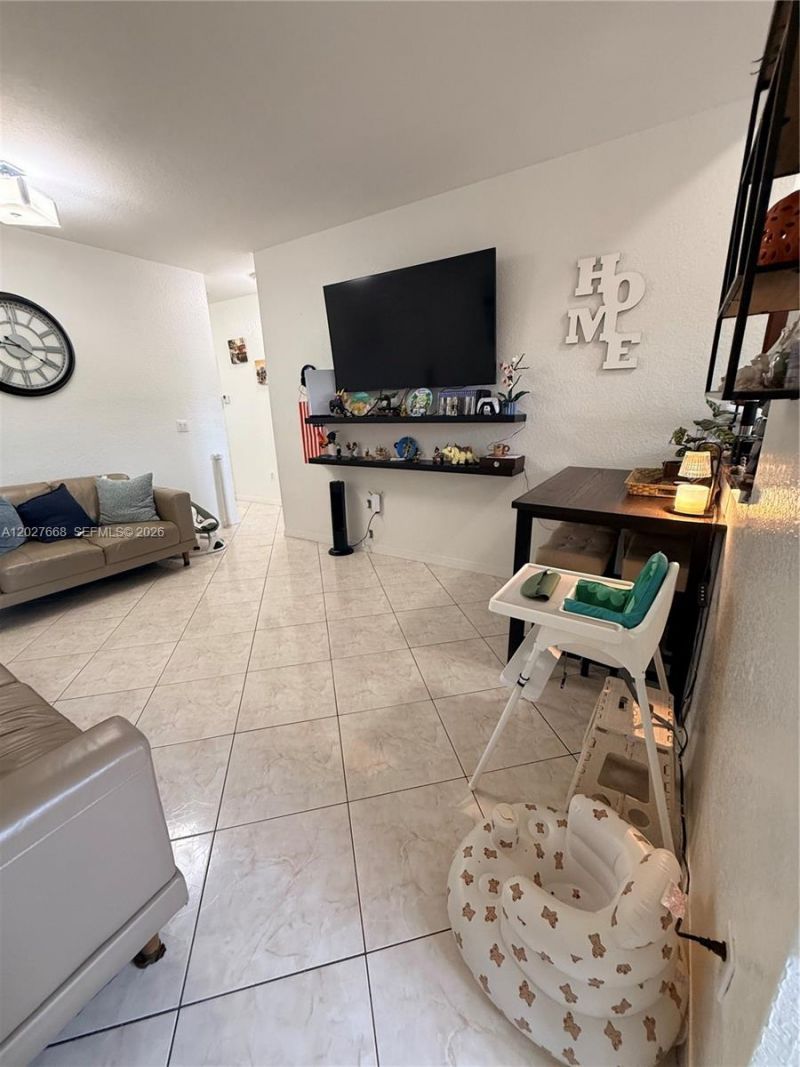 340 E 5th St , Unit 202, Hialeah, FL 33010 Photo