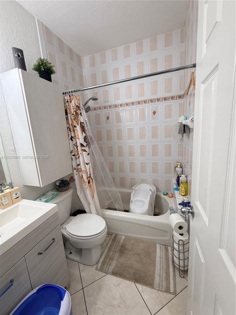 340 E 5th St , Unit 202, Hialeah, FL 33010 Photo