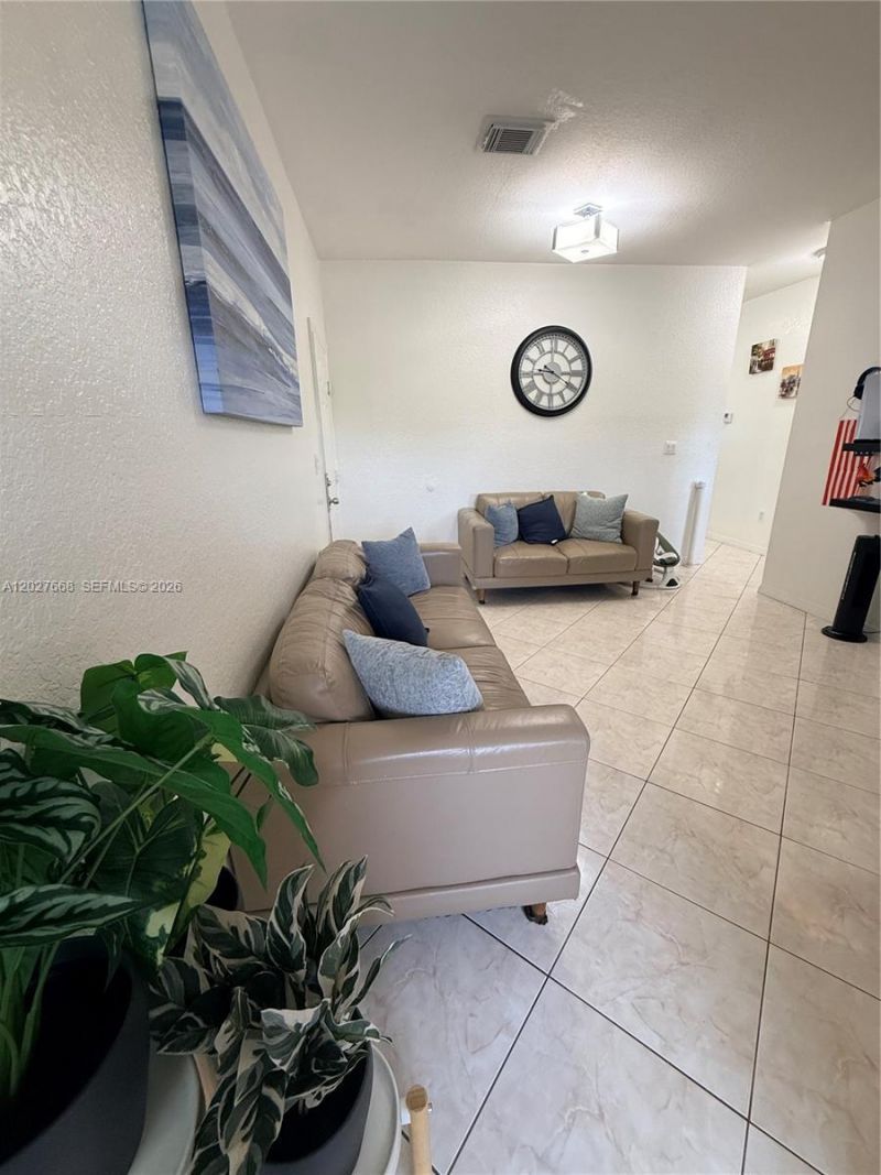 340 E 5th St , Unit 202, Hialeah, FL 33010 Photo