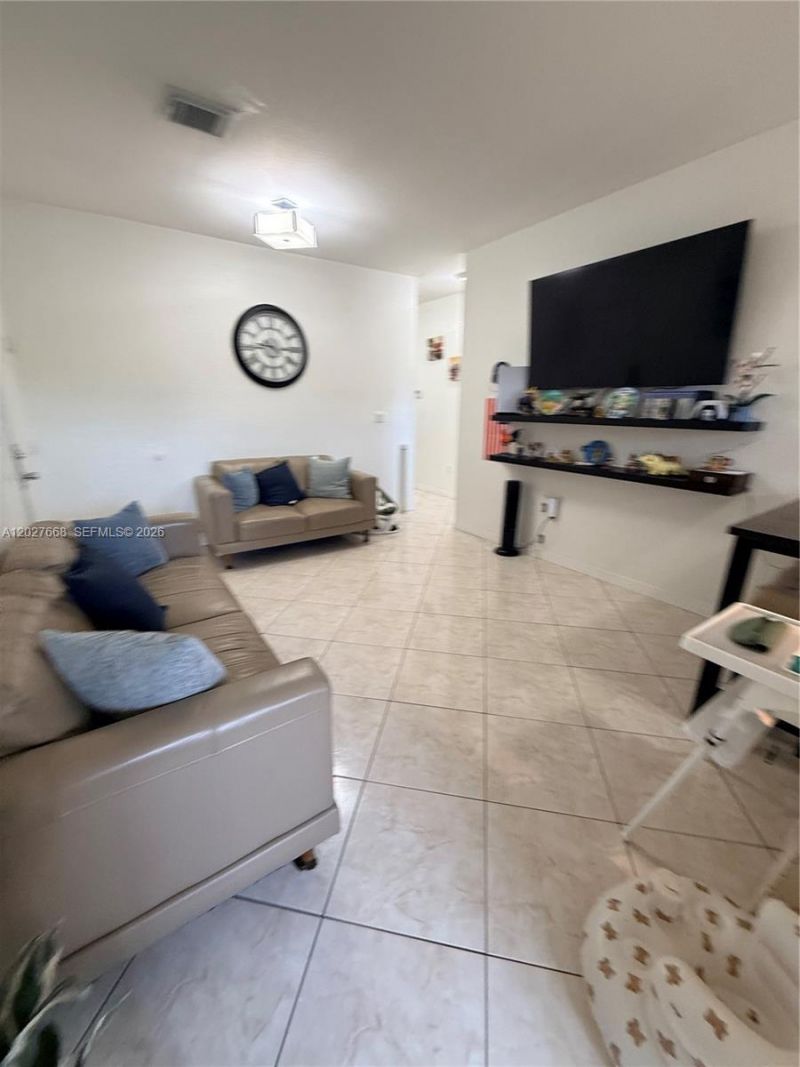 340 E 5th St , Unit 202, Hialeah, FL 33010 Photo