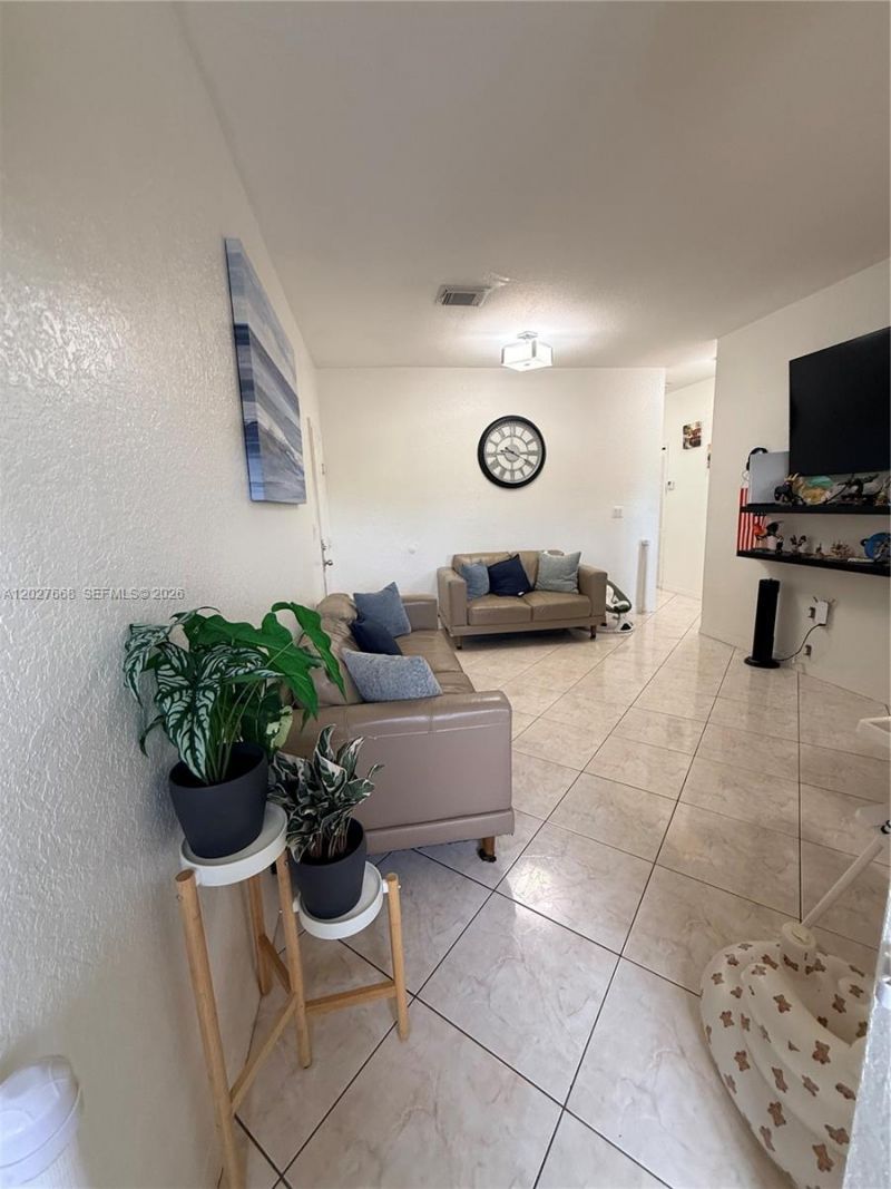 340 E 5th St , Unit 202, Hialeah, FL 33010 Photo
