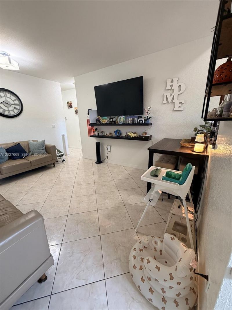 340 E 5th St , Unit 202, Hialeah, FL 33010 Photo
