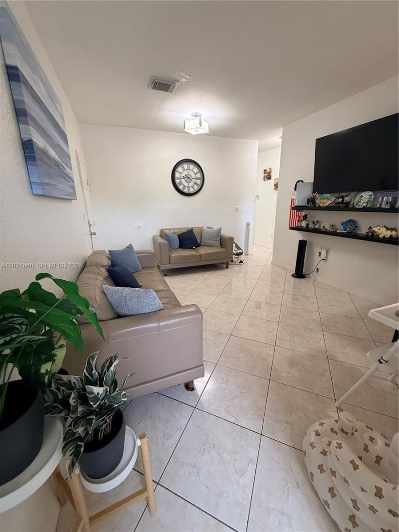 340 E 5th St , Unit 202, Hialeah, FL 33010 Photo