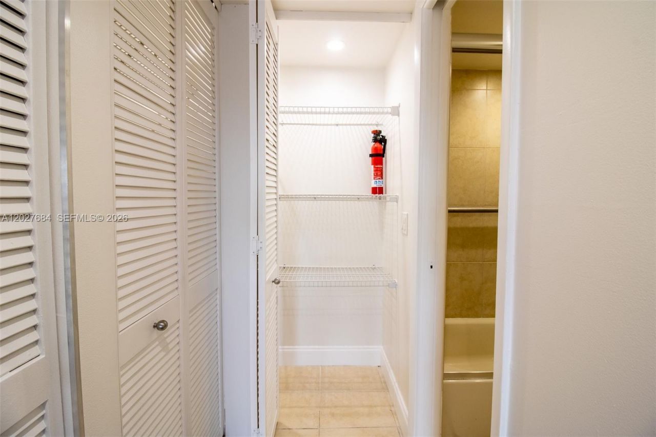 995 SW 84th Ave , Unit 408, Miami, FL 33144 Photo