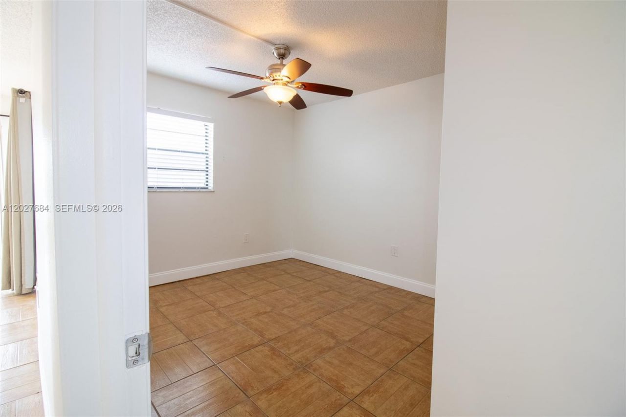 995 SW 84th Ave , Unit 408, Miami, FL 33144 Photo
