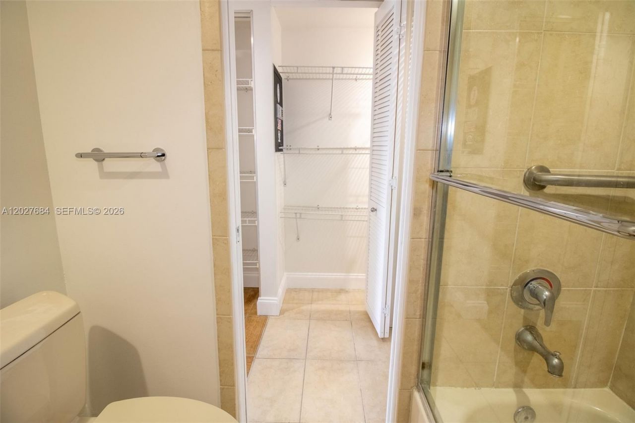 995 SW 84th Ave , Unit 408, Miami, FL 33144 Photo