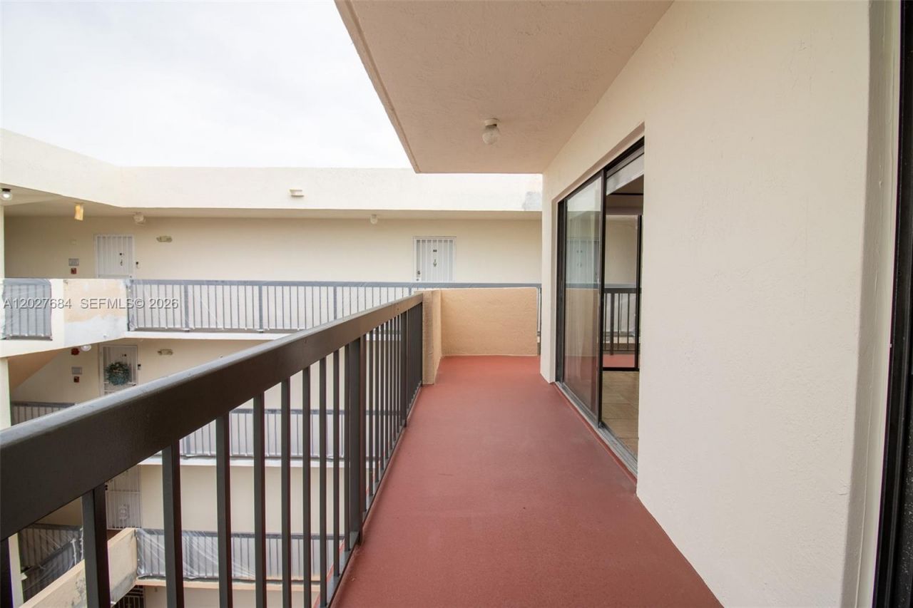 995 SW 84th Ave , Unit 408, Miami, FL 33144 Photo