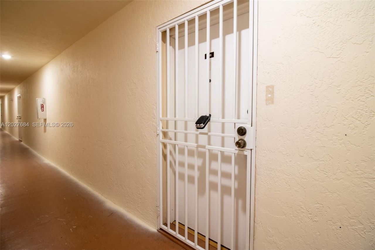 995 SW 84th Ave , Unit 408, Miami, FL 33144 Photo