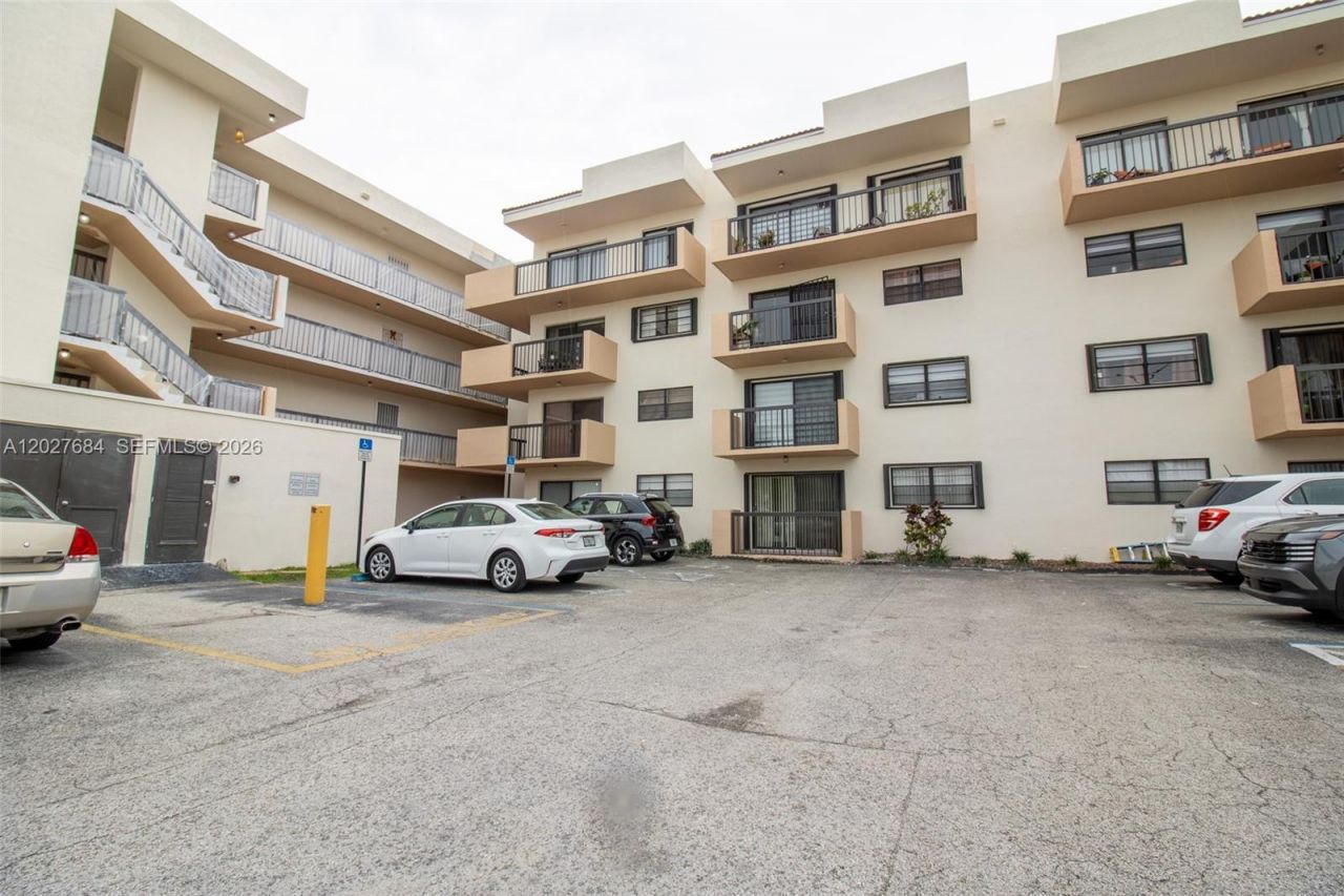 995 SW 84th Ave , Unit 408, Miami, FL 33144 Photo