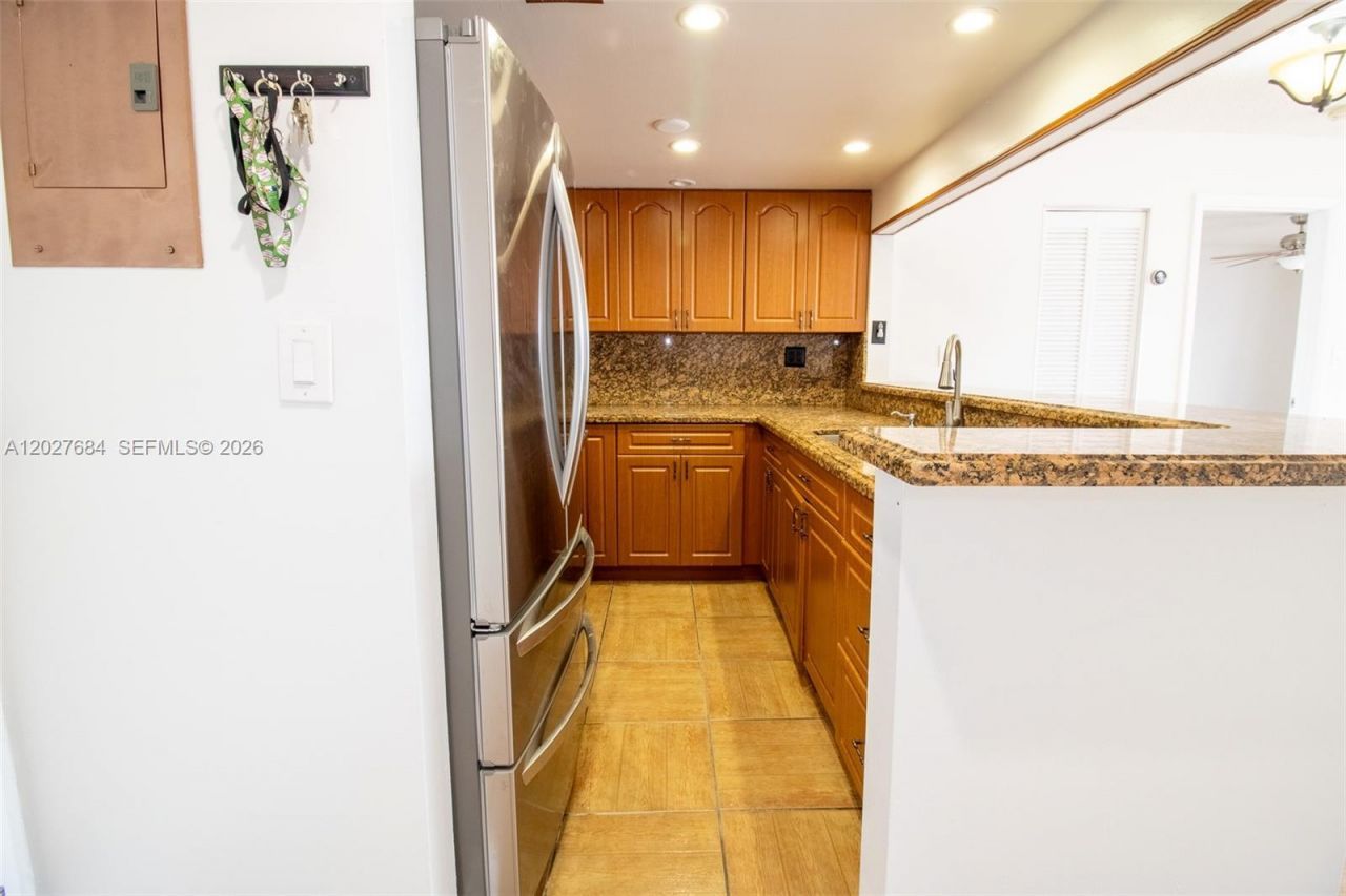 995 SW 84th Ave , Unit 408, Miami, FL 33144 Photo