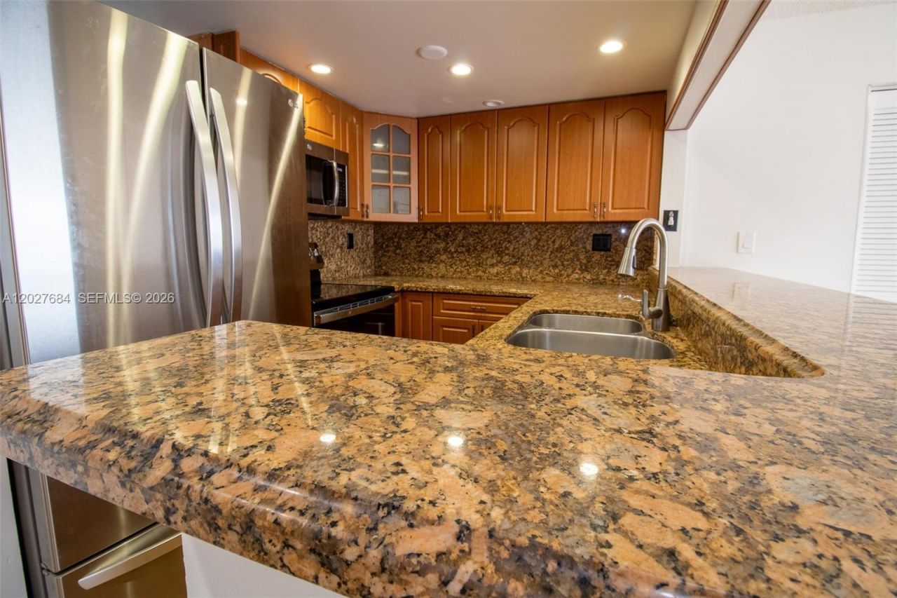 995 SW 84th Ave , Unit 408, Miami, FL 33144 Photo