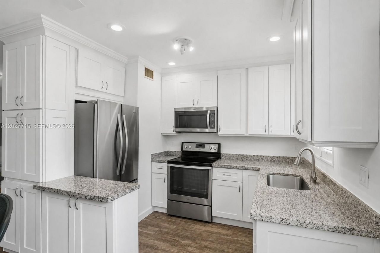 5530 SW 76th St, Unit A, Miami, FL 33143 Photo