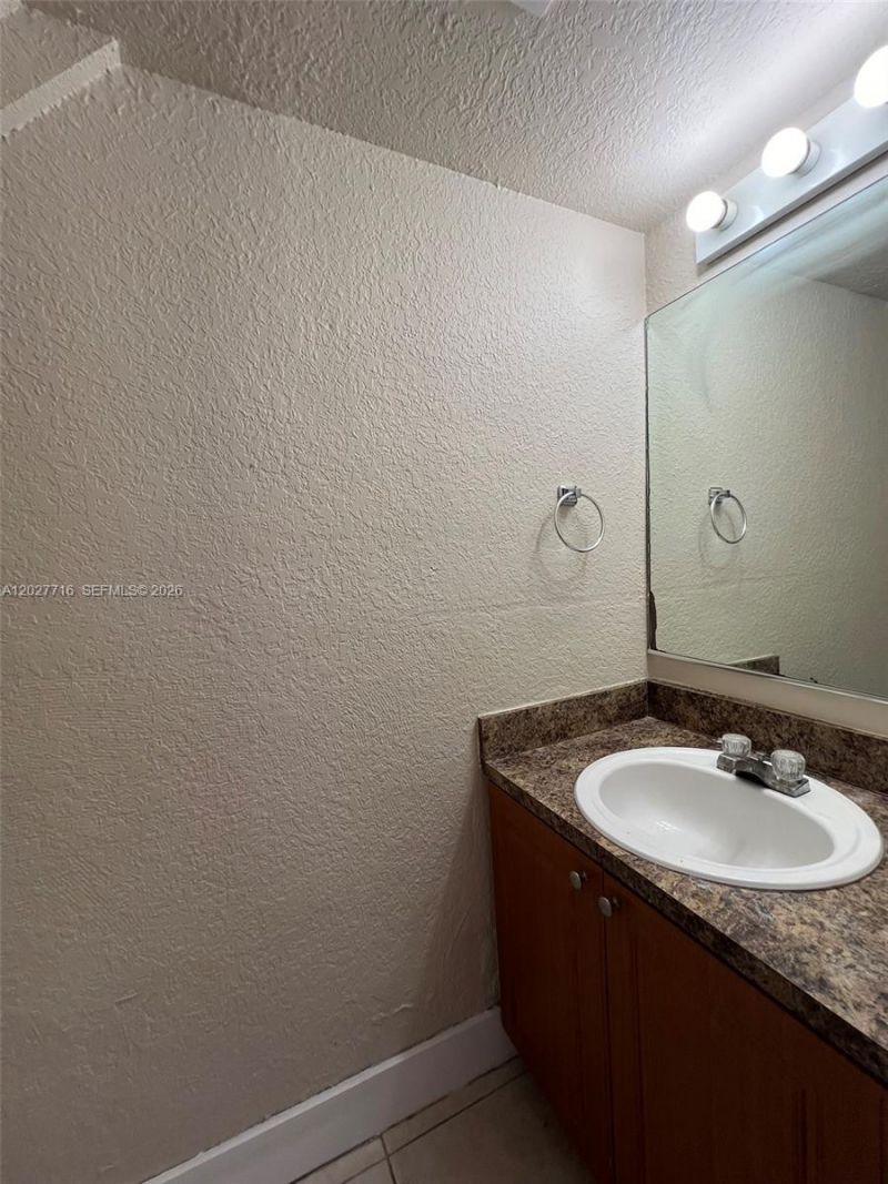 5694 W 25th Ct , Unit 5694, Hialeah, FL 33016 Photo