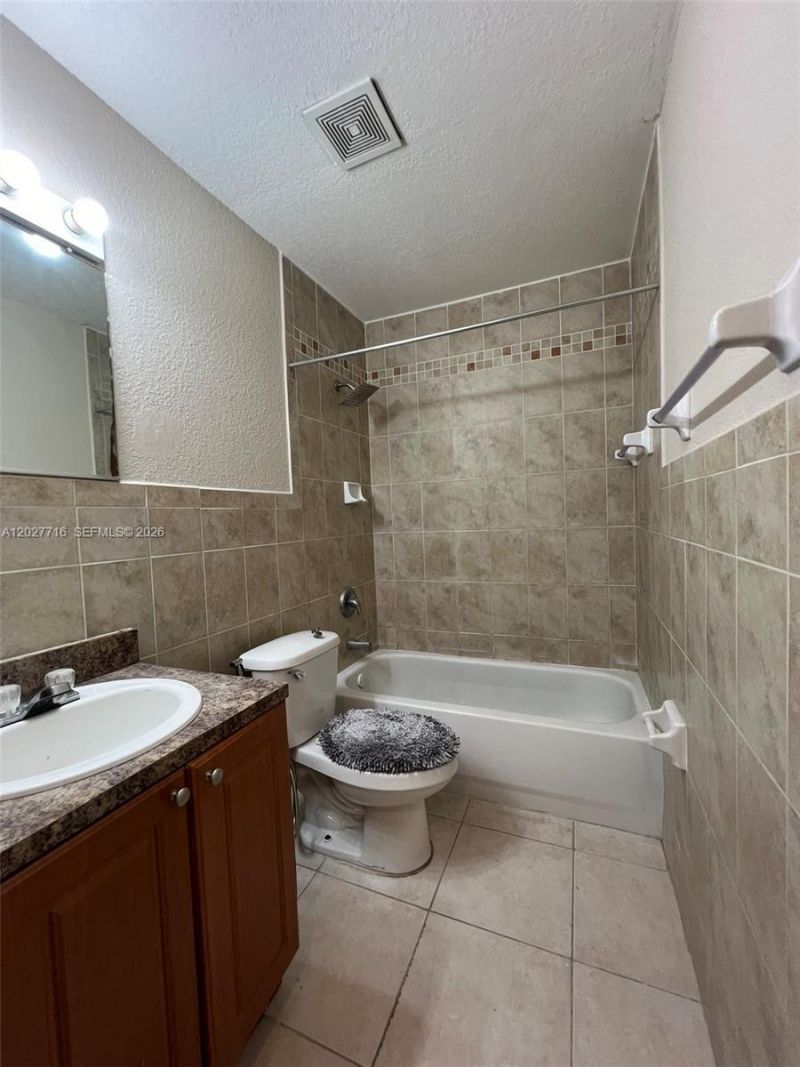 5694 W 25th Ct , Unit 5694, Hialeah, FL 33016 Photo