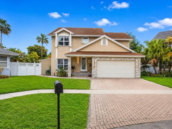 1051 SW 95th Ter, Pembroke Pines, FL 33025