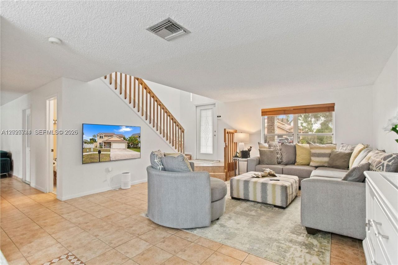 1051 SW 95th Ter , Pembroke Pines, FL 33025 Photo