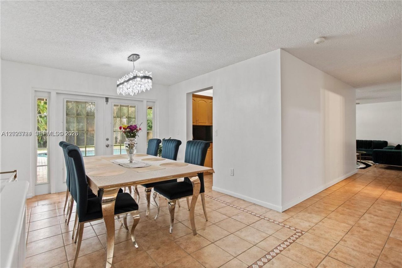 1051 SW 95th Ter, Pembroke Pines, FL 33025 Photo