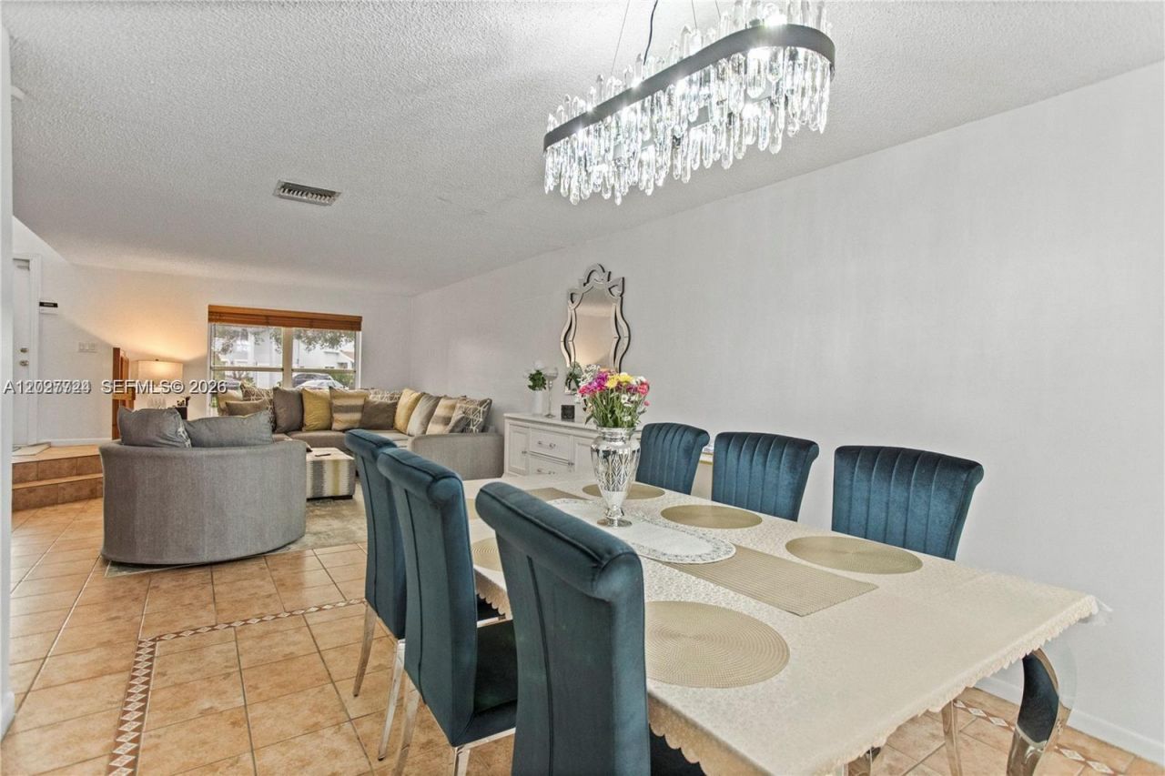 1051 SW 95th Ter , Pembroke Pines, FL 33025 Photo