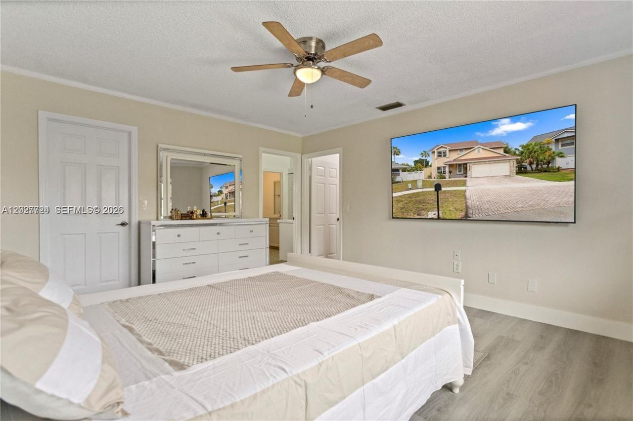 1051 SW 95th Ter, Pembroke Pines, FL 33025 Photo