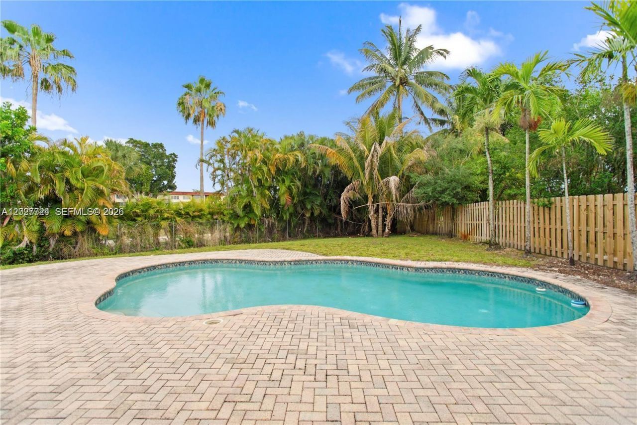 1051 SW 95th Ter, Pembroke Pines, FL 33025 Photo