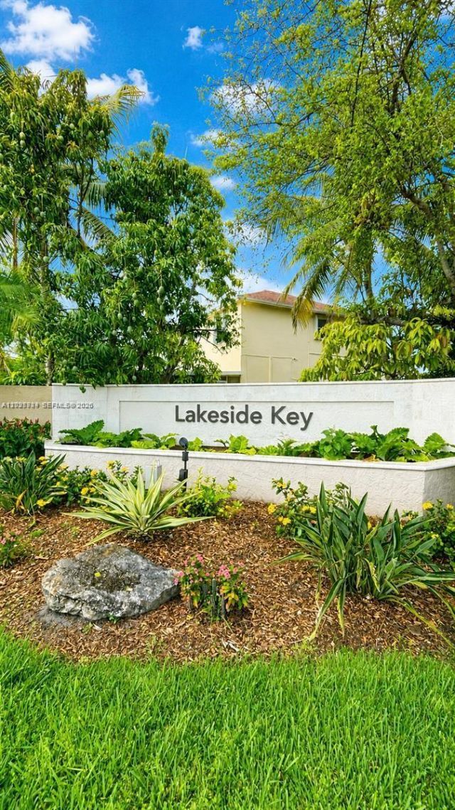 1051 SW 95th Ter, Pembroke Pines, FL 33025 Photo