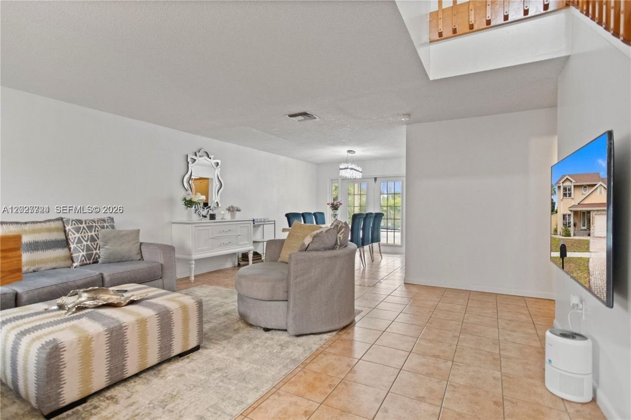1051 SW 95th Ter, Pembroke Pines, FL 33025 Photo