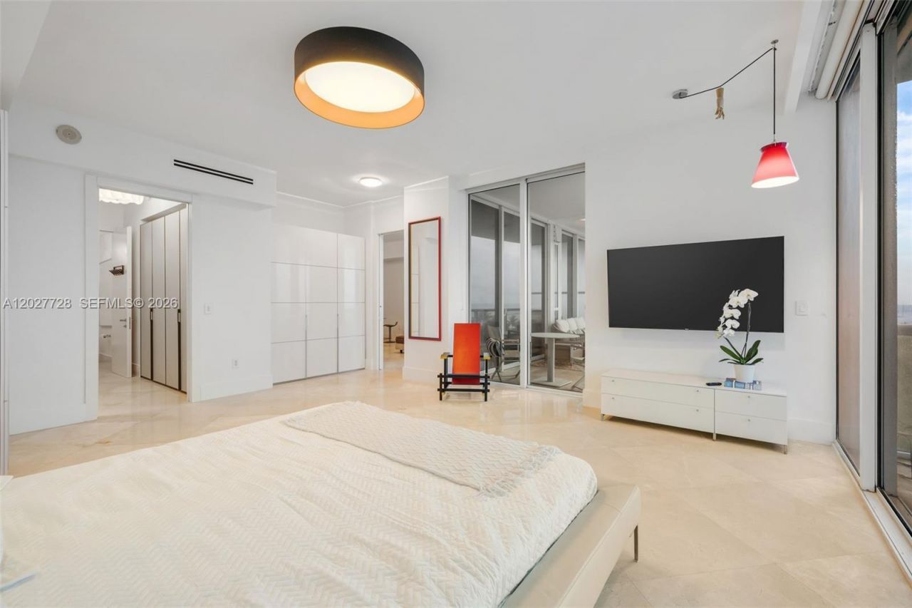 50 S Pointe Dr, Unit 903, Miami Beach, FL 33139 Photo