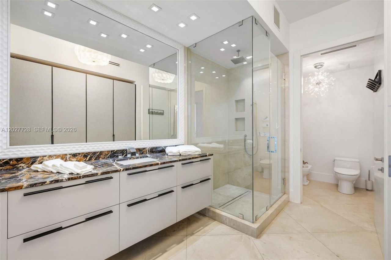 50 S Pointe Dr, Unit 903, Miami Beach, FL 33139 Photo
