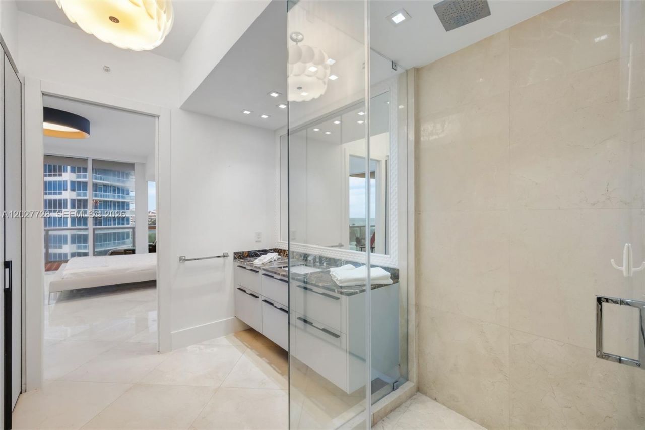 50 S Pointe Dr, Unit 903, Miami Beach, FL 33139 Photo